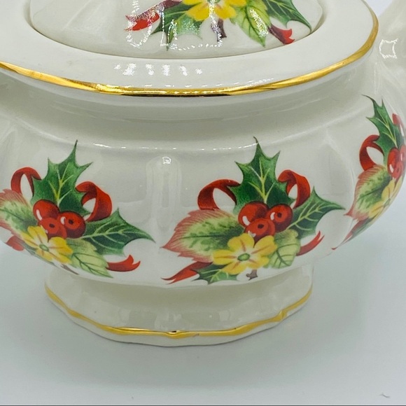 Windsor || "Mini" Teapot with Holiday Holly - Picture 5 of 10